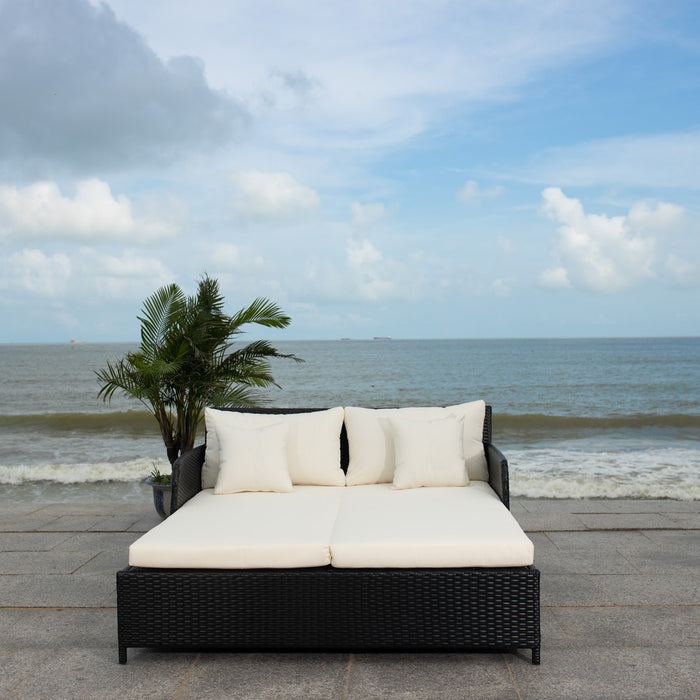 Cadeo Resort Daybed - Cool Stuff & Accessories